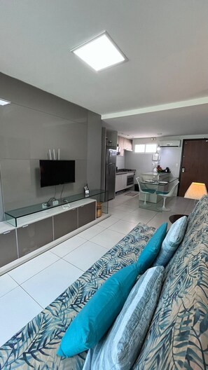 Apartment | Wohnbereich | 32-Zoll-Smart-TV mit Kabelempfang