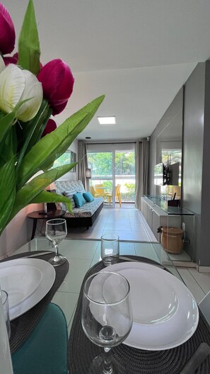 Lägenhet | Vardagsrum | 32-tums smart-tv med kabelkanaler