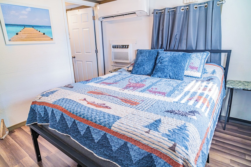 Life On The Docks Cozy 1 Bedroom Cabin On Douglas Lake! - Dandridge, TN