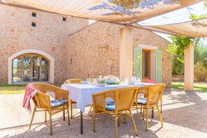 Outdoor dining - Ses Fonolleres - Three Bedroom Villa, Sleeps 6 (Cala Bona)