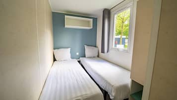 4 bedrooms, individually furnished, bed sheets