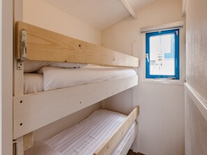 Casa | 2 dormitorios, mobiliario individual, ropa de cama