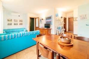 Appartement, vue sur le lac | Repas dans la chambre