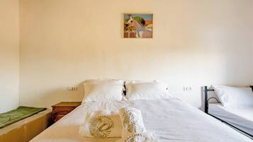 8 Schlafzimmer, Bügeleisen/Bügelbrett