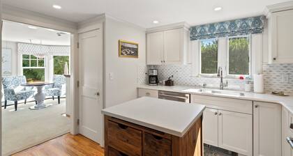 NEW Home w/firepit l Walk to Bearskin Neck+Beach