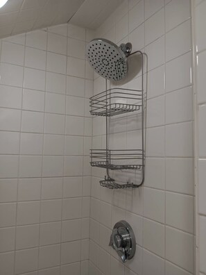 Pyyhkeet, saippua, vessapaperi