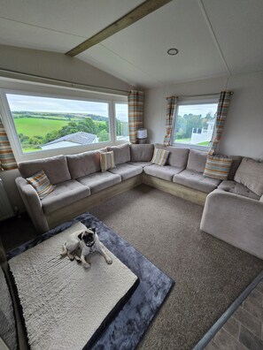 Cabin | Living area | TV - Ty-dee Holiday Home Inside Polperro Holiday (Looe)