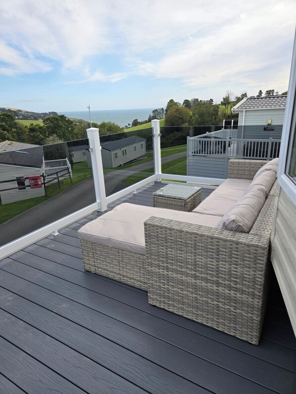 Cabin | Terrace/patio - Ty-dee Holiday Home Inside Polperro Holiday (Looe)