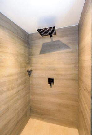 Shower, towels, soap, shampoo - Collection O Hotel Paris FC, Veracruz (Boca del Río)