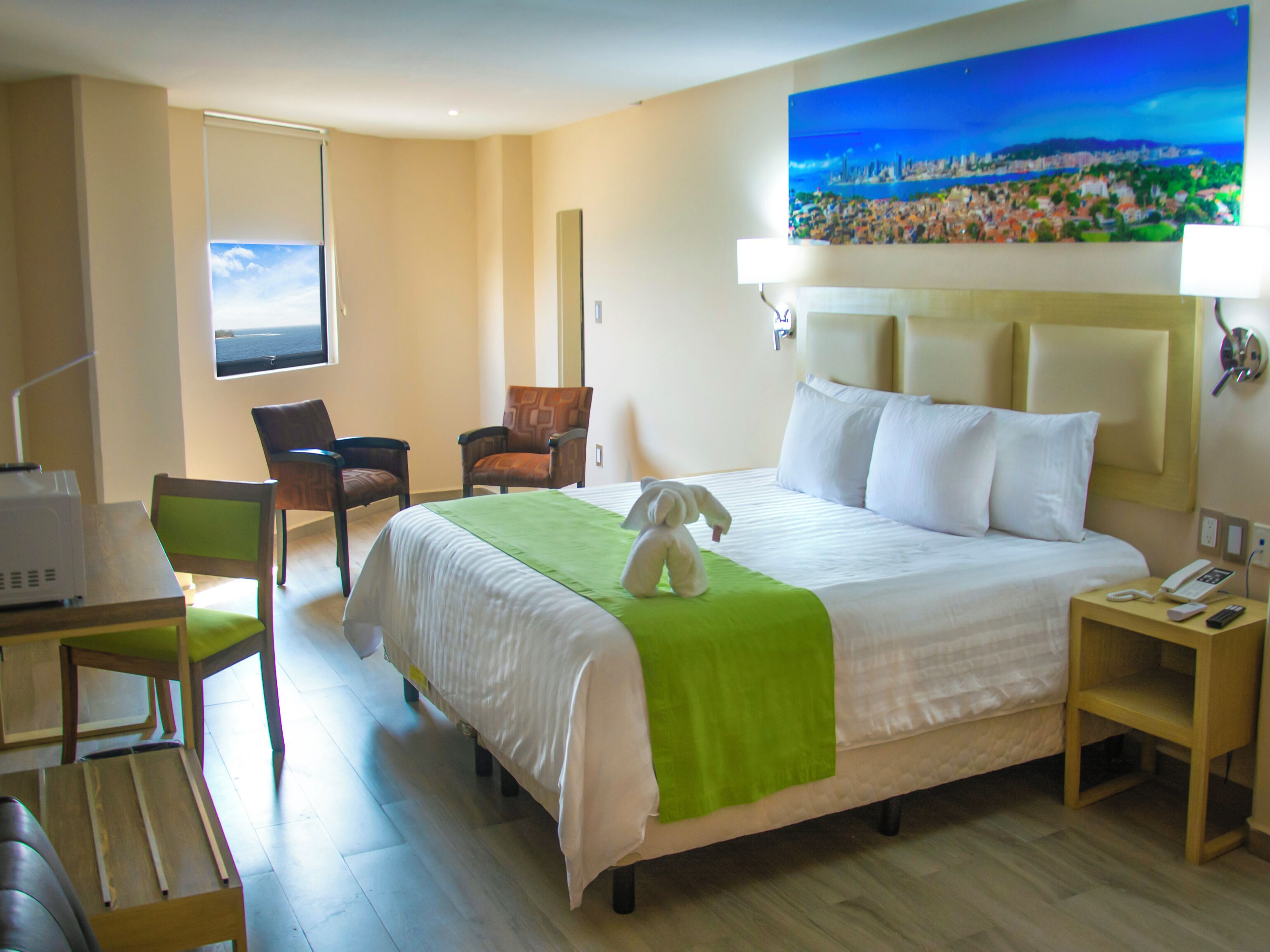 Quarto luxo, 1 cama King | Cofres nos quartos, escrivaninha, espaço de trabalho para notebook