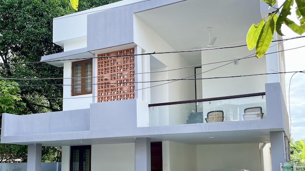 A modern two-story house with a carport parking two cars. - Casa Grey Trivandrum (Thiruvananthapuram)