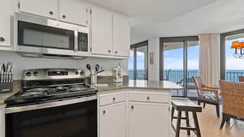 Appartement, meerdere bedden (Phoenix VII 907) | Privékeuken | Een oven, een broodrooster, keukenrol