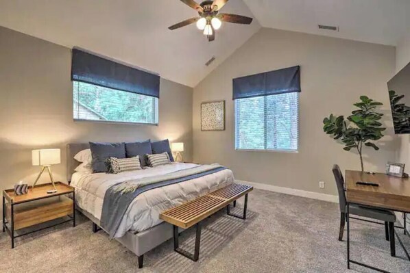 4 chambres, lit de bébé portatif, Wi-Fi, literie fournie