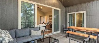 Gorgeous New Build, Space for Multiple Families, Hot Tub, 2 Patios and LRs