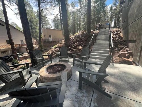 Gorgeous New Build, Space for Multiple Families, Hot Tub, 2 Patios and LRs