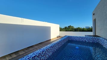 Outdoor pool, sun loungers