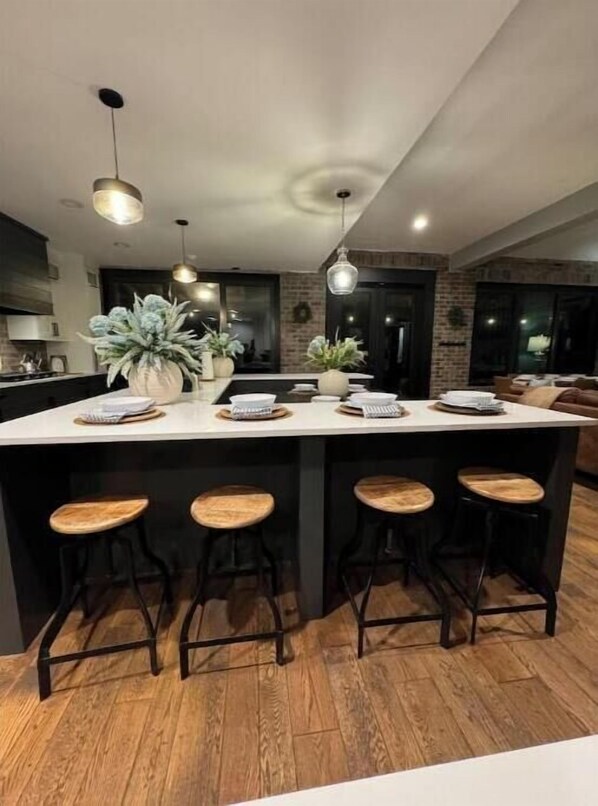 Dining - Coastal Charm on Jerico River River Front (Midway)