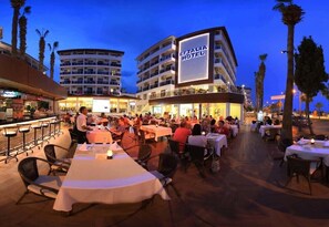 Outdoor dining - Eftalia Downtown Hotel (Alanya)