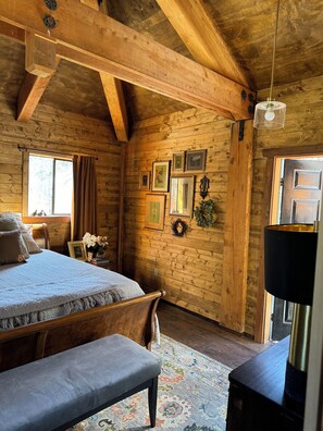 2 bedrooms, WiFi, bed sheets - Hummingbird Cabin at Deer Lake (Soda Springs)