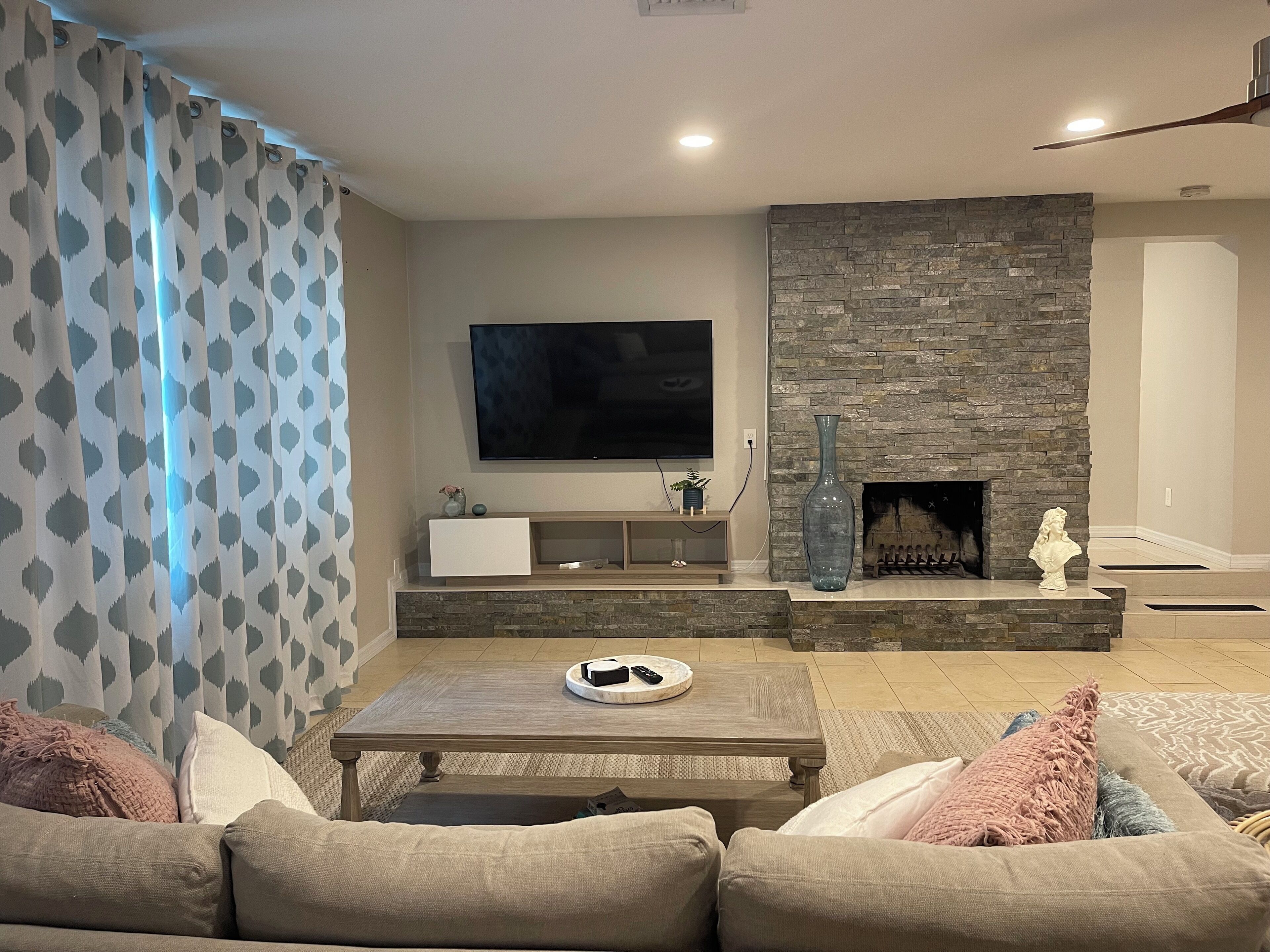 Charming 3-bedroom duplex house in delightful Nokomis with WiFi, AC
