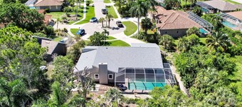 5 Beds 3 Bedroom 2 Bath Heated Pool, Grill, Patio. 5 minutes from the beach!