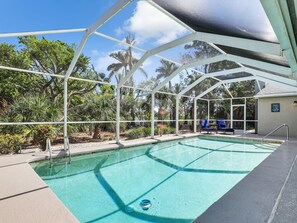 Outdoor pool, a heated pool - 5 Beds 3 Bedroom 2 Bath Heated Pool, Grill, Patio. 5 minutes from the beach! (Marco Island)