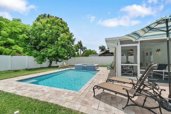 Piscina all'aperto, una piscina riscaldata