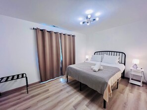 6 bedrooms, WiFi, bed sheets
