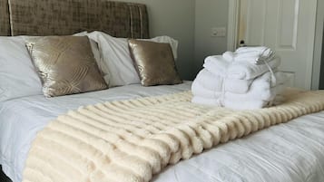 House | 3 bedrooms, iron/ironing board, free WiFi, bed sheets
