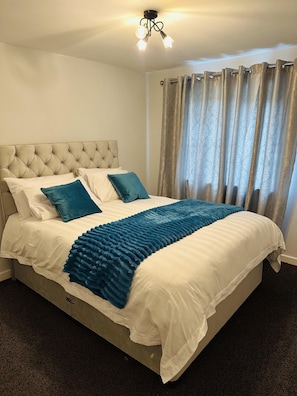 House - Housesleeps5-parking-garden-privateentrance (Corby)