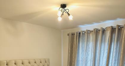 Housesleeps5-parking-garden-privateentrance