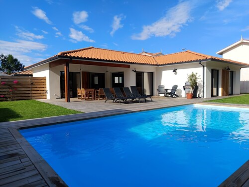 Villa with heated pool on the beach