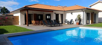 Villa with heated pool on the beach