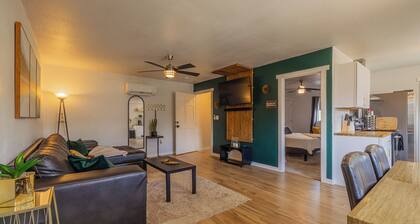 Updated Cozy Downtown Forest Retreat