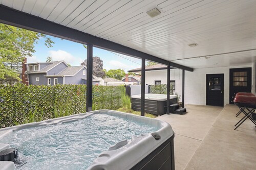 Game room/ Hot Tub / Pet Friendly/ Big Groups 20+