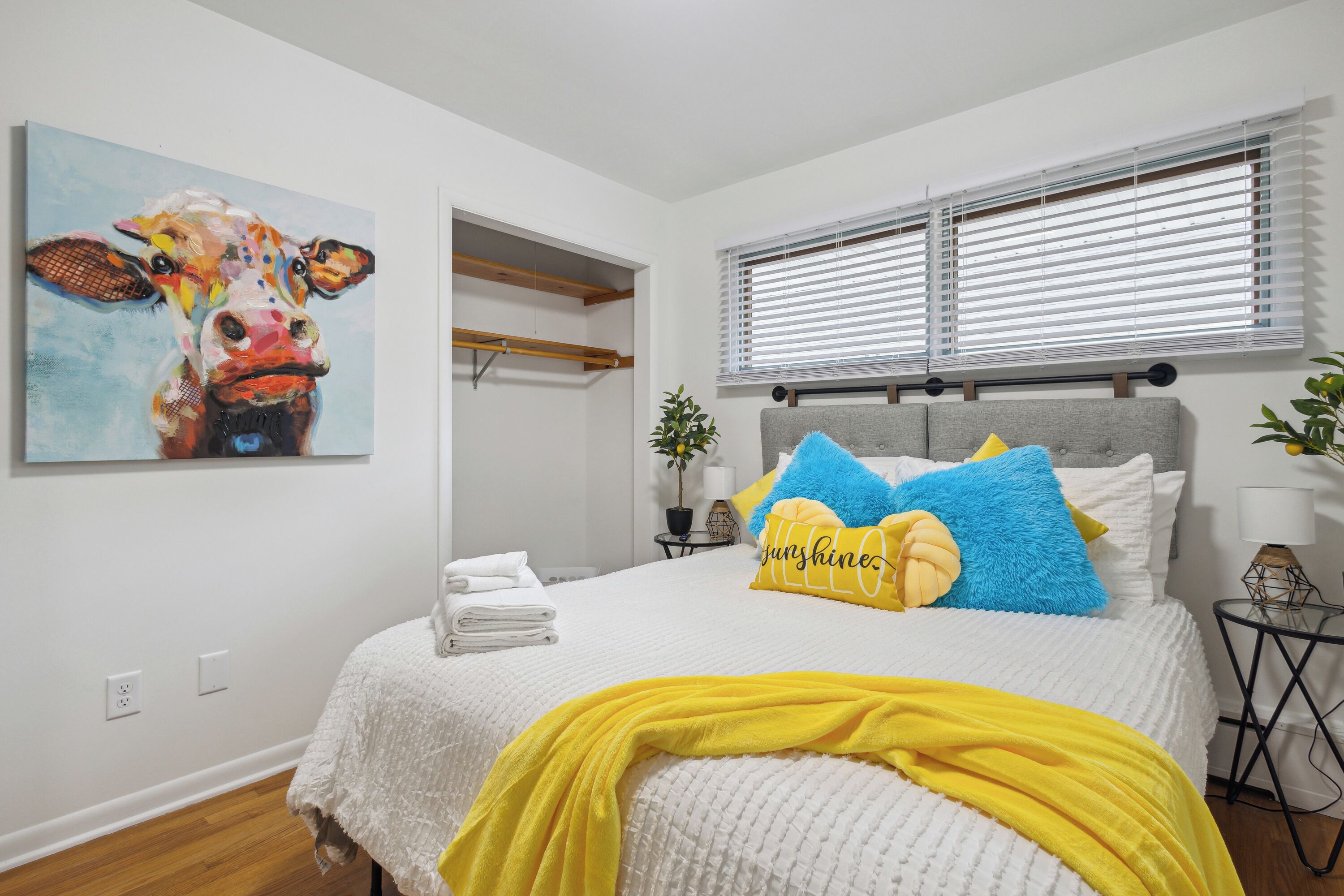 10 habitaciones, tabla de planchar con plancha, wifi y ropa de cama 