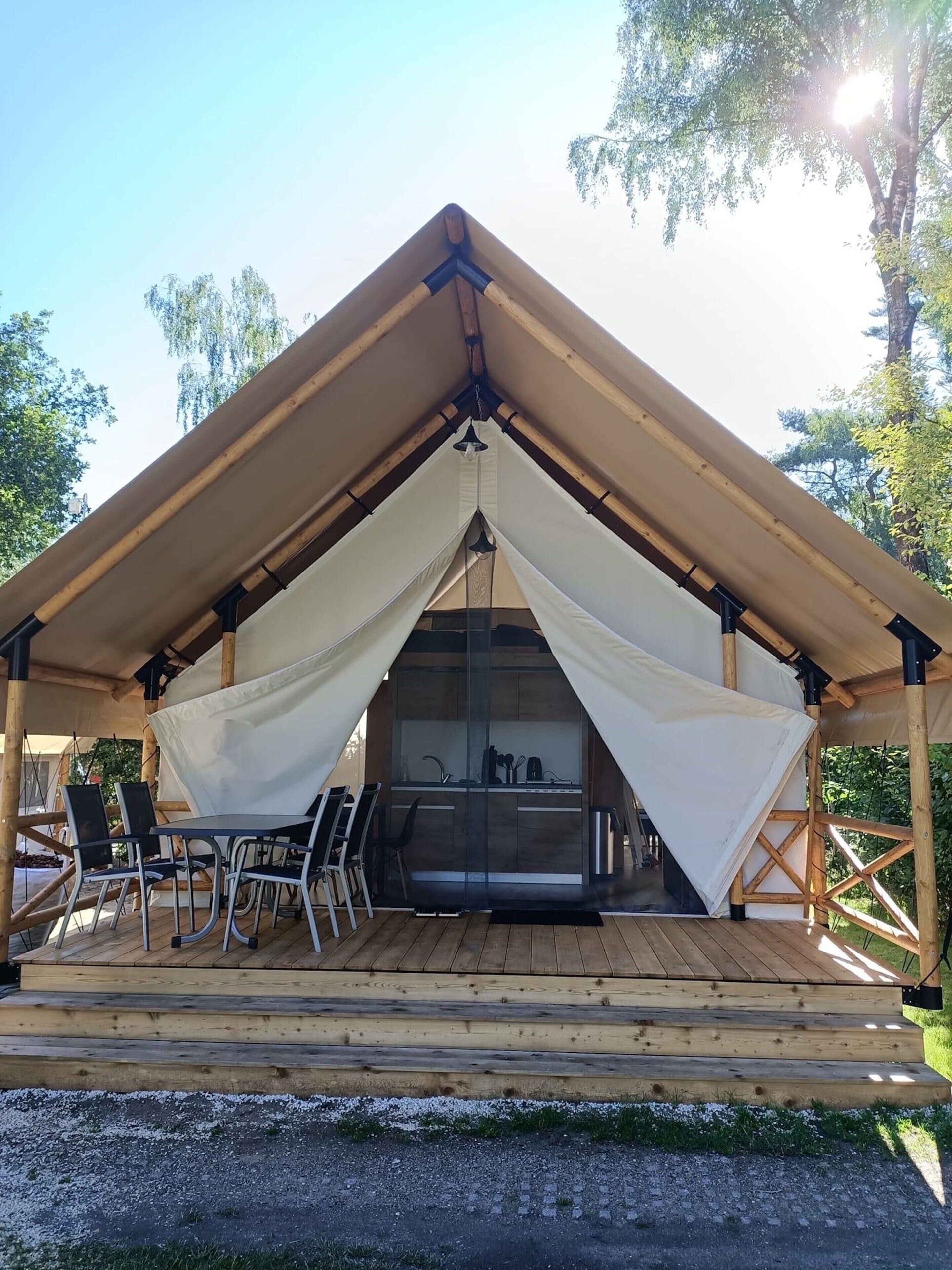 Tent | Outdoor dining