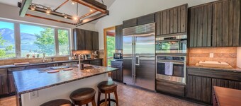 Copper Lane/Lux Ski-In/Ski-Out Home! Views! Hot Tub! Media Room! Gourmet Kitchen