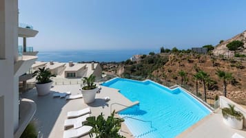 Apartamento | Piscina | Una piscina cubierta
