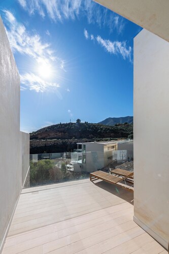 Inviting 3-bed House in Mijas