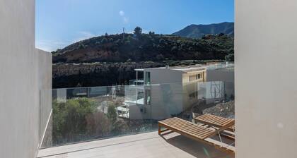 Inviting 3-bed House in Mijas