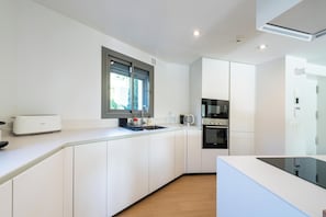 Ferienhaus | Eigene Küche | Kühlschrank, Mikrowelle, Ofen, Herdplatte
