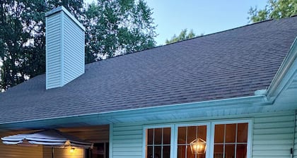 Upscale Wooded Retreat: Pool, Hot tub, Fenced Yard & Game Room.