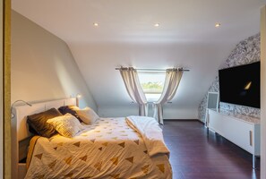 4 dormitoris, planxa i posts de planxar, wifi gratuïta i roba de llit