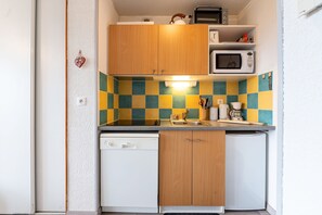 Kjøleskap, mikrobølgeovn, ovn og oppvaskmaskin