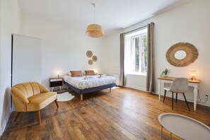 5 bedrooms, iron/ironing board, free WiFi, bed sheets