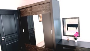 1 bedroom, desk, soundproofing, iron/ironing board - Sofia City Mall Bulgaria (Sofia)