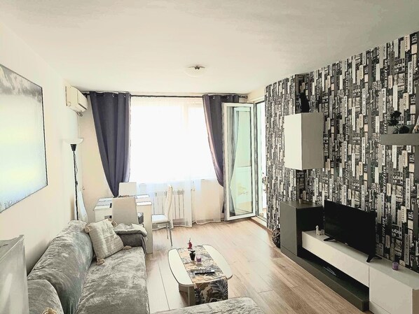 Flat-screen TV - Sofia City Mall Bulgaria (Sofia)