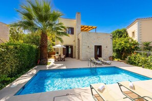 Pool - Villa Aloe - Three Bedroom Villa, Sleeps 8 (Prines)