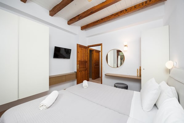 3 chambres, fer et planche à repasser, Wi-Fi, draps fournis